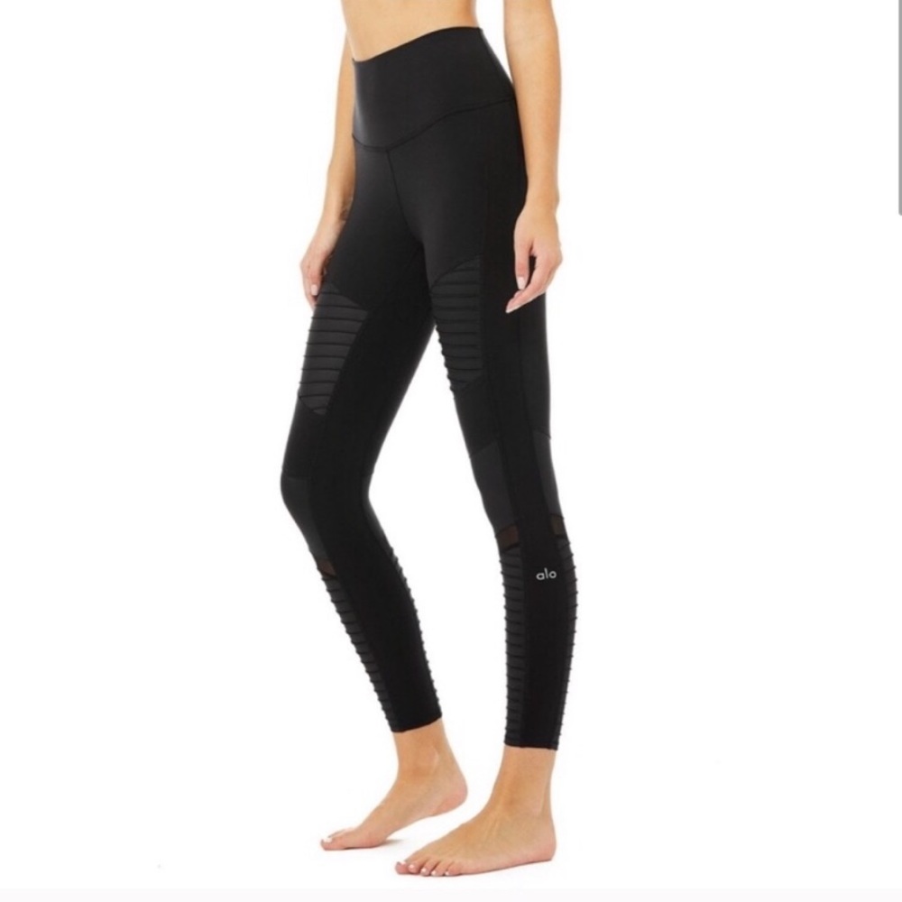 Alo yoga 7/8 cropped high waisted black leggings M